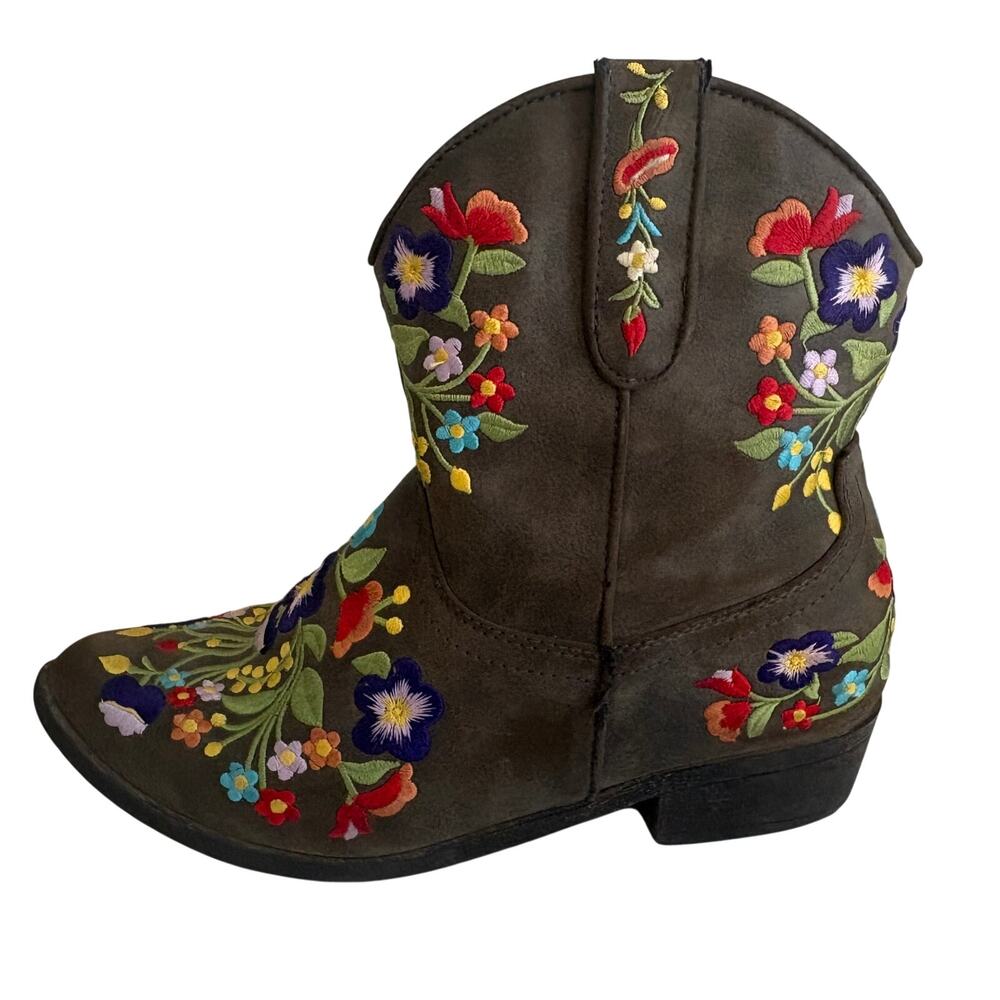 Betsey Johnson Reece Embroidered Floral Western Short Cowboy Boots Boho Artsy